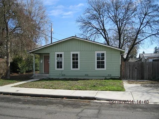 409 SW Oak St