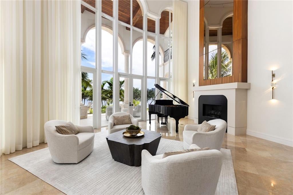 2593 SE 8th St, Pompano Beach, FL 33062