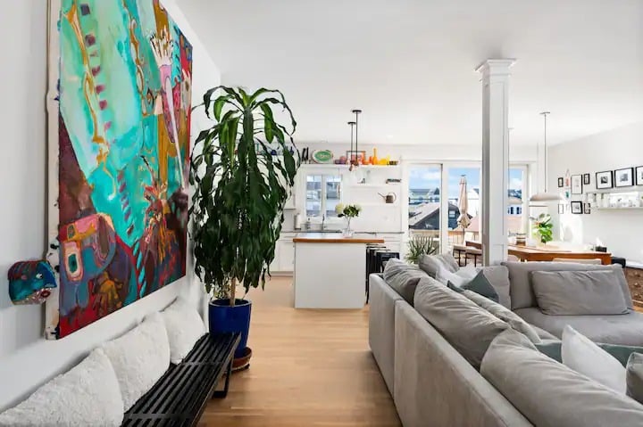 #38 Stunning Colonial