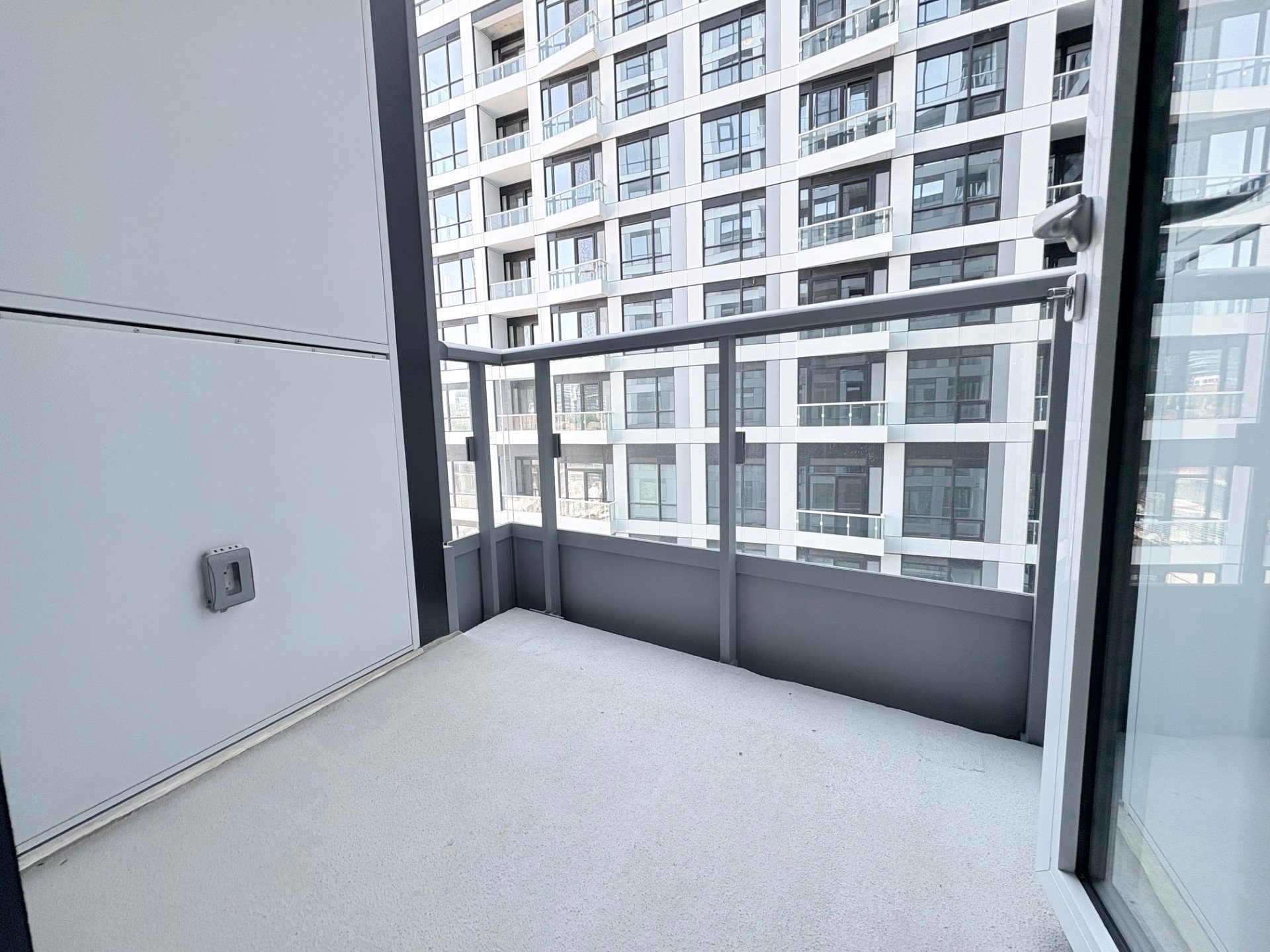 15 Richardson Street Unit: 607