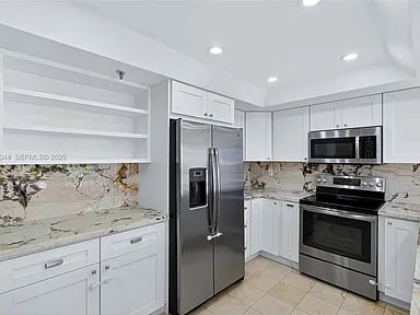 520 Brickell Key Dr #A604