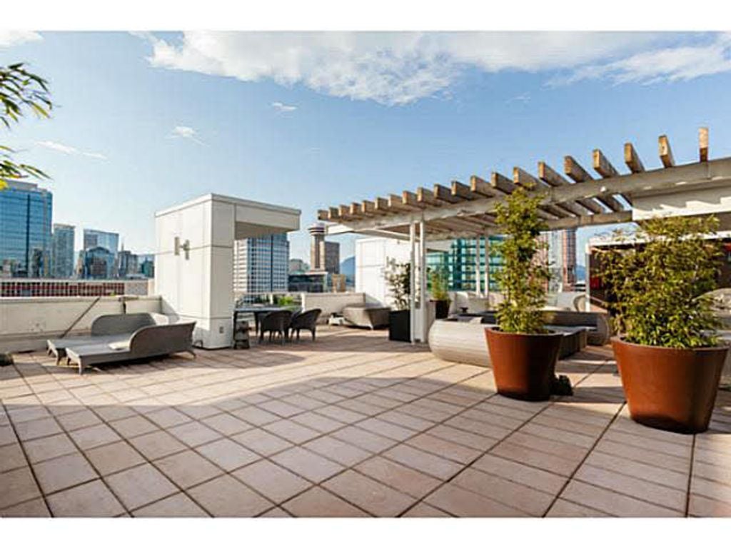 161 W Georgia St #1008