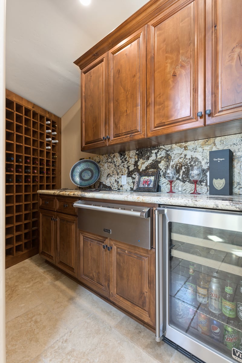 21128 Via Los Laureles
