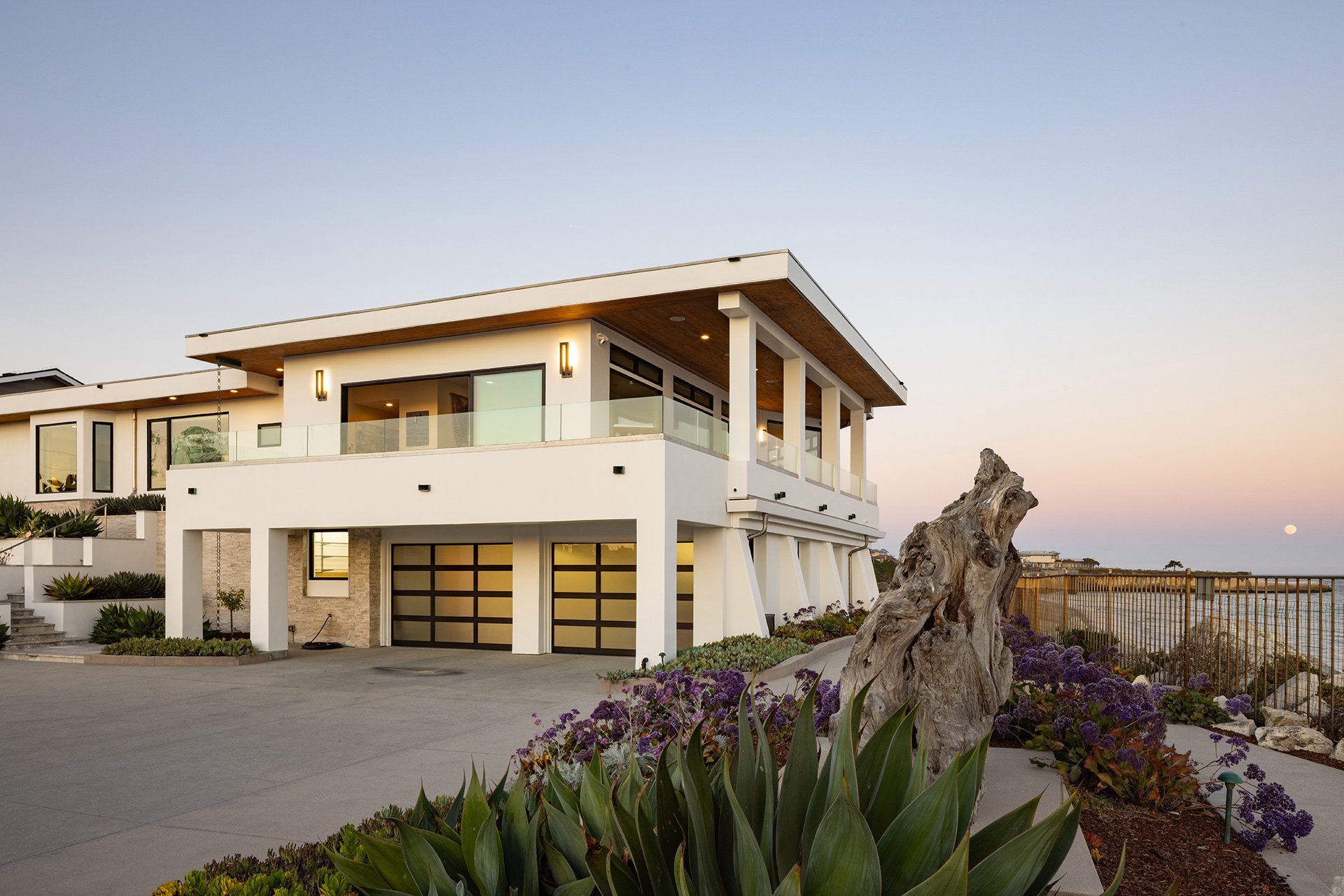 Contemporary Oceanfront Retreat
