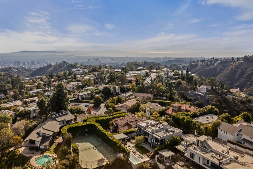 Aria Vista, Stradella Rd, 90077