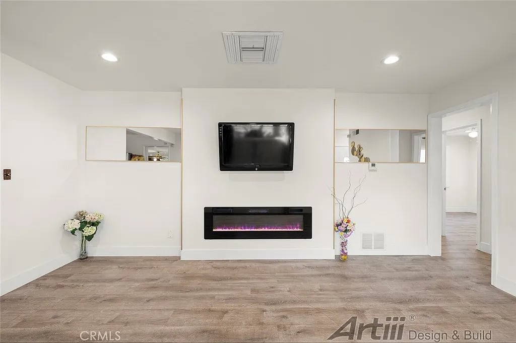 656 W 52nd St