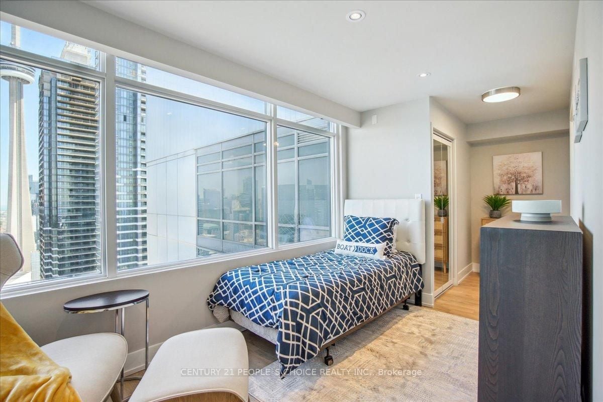 WATERFRONT LUXURY 