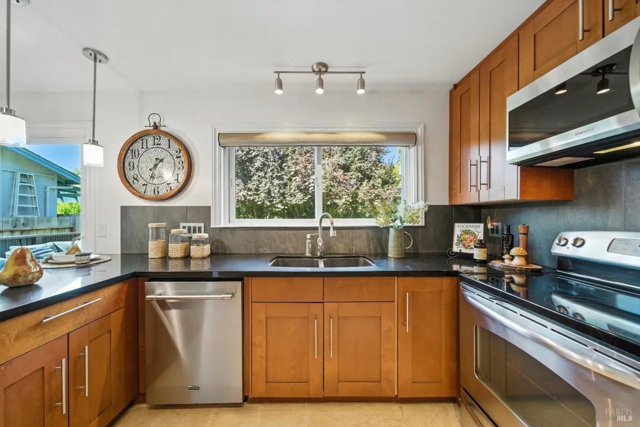 1925 Contra Costa Ave