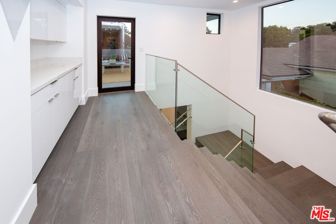 S Sherbourne Dr, 90035