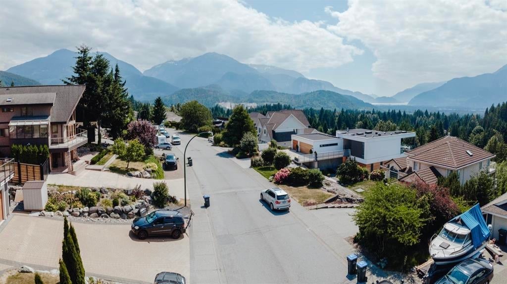 1031 Glacier View Dr