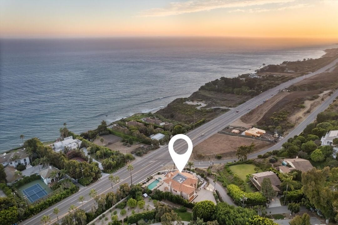 Puesta Del Sol St, 90265