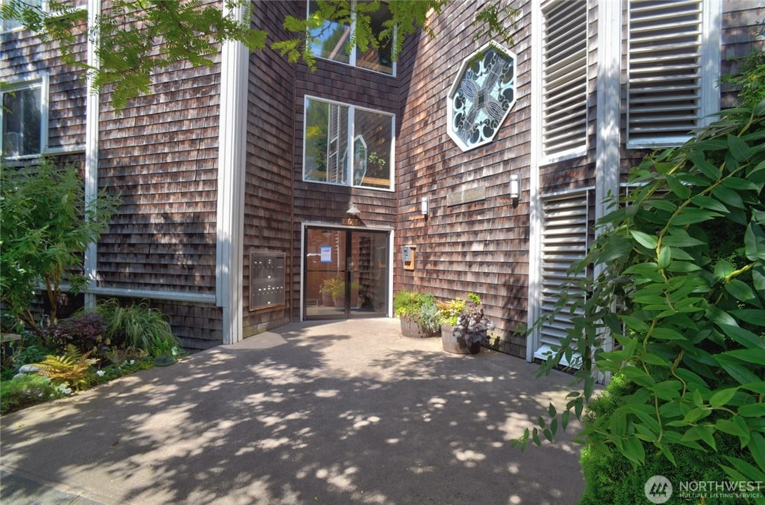 303 13th Avenue E #402