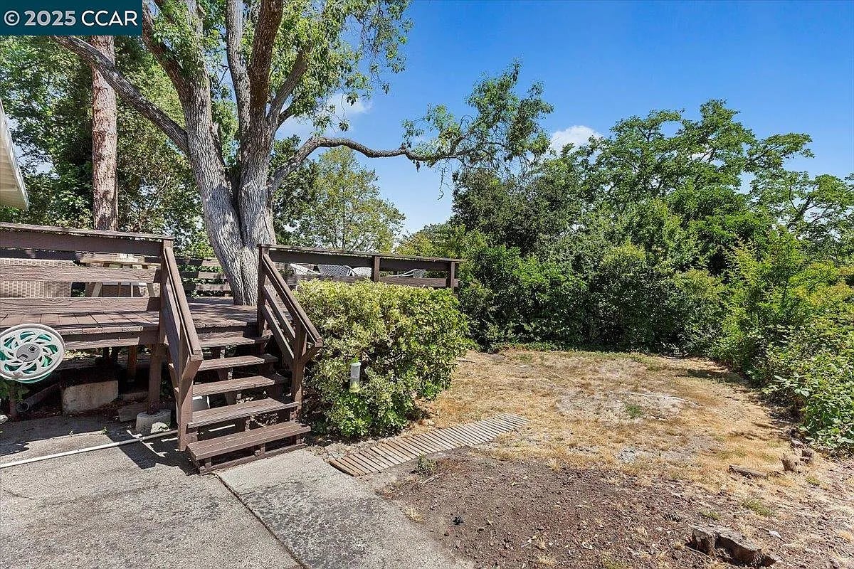 32 California Ave
