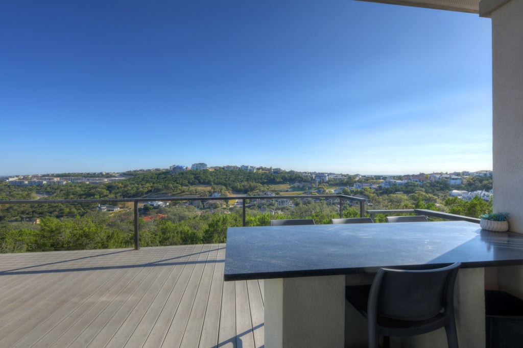 Luxury Living with a Pool and Stunning Views in Cresta Bella