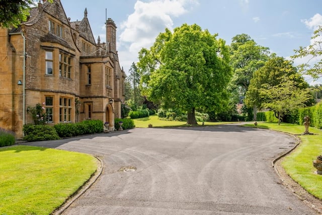 Thorne House – A Stately English Retreat