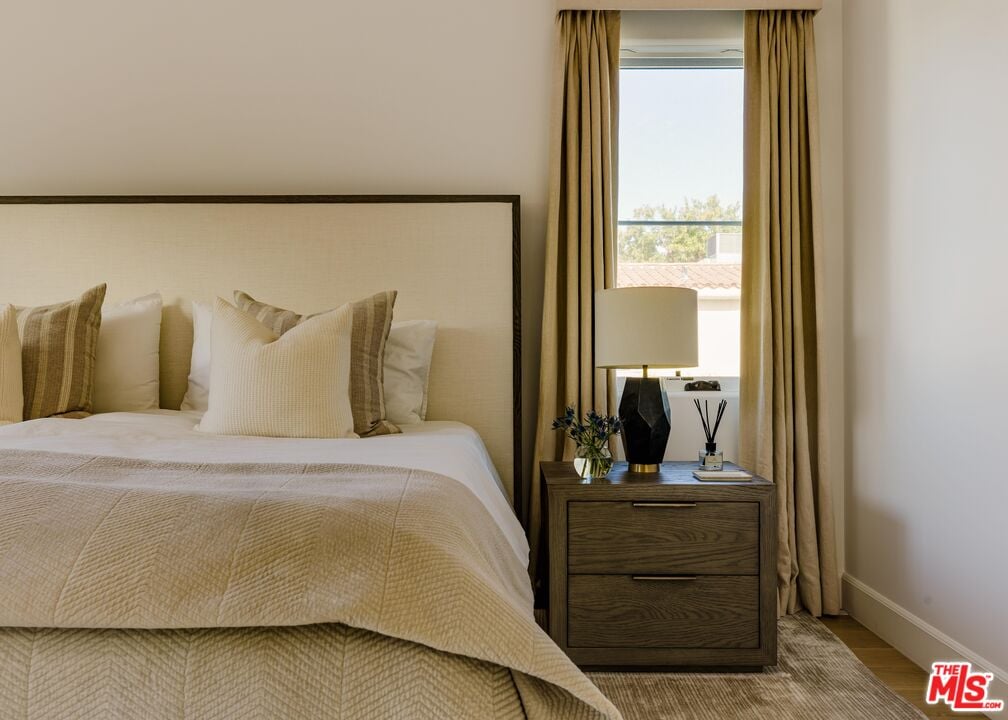 Solaris Pavilion, Westbourne Dr, 90048