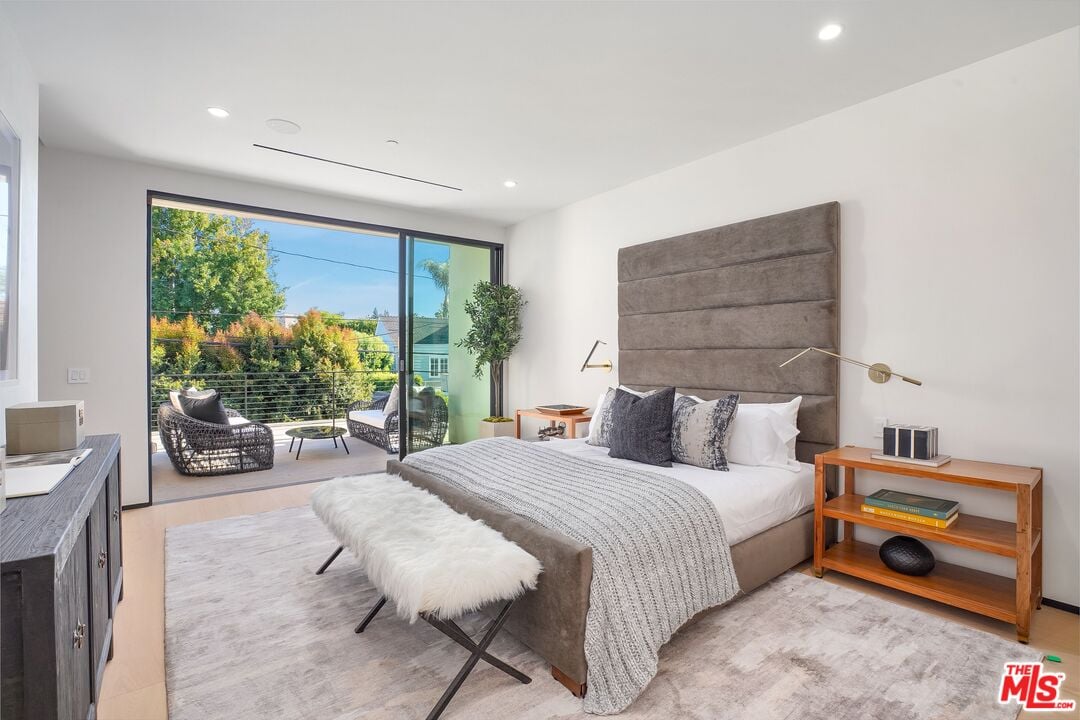 Windmere Crest, Dorrington Ave, 90048