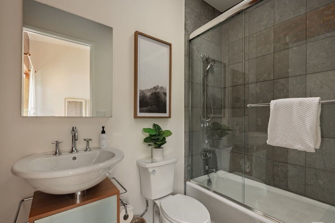 Northstar Pavilion, Amor Rd, 90046