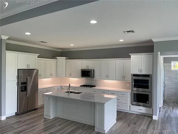 1064 SW Squire Johns Ln