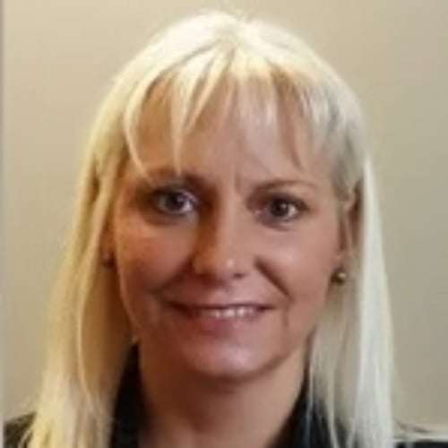 Victoria Blay Downers Grove, IL Real Estate Agent Headshot