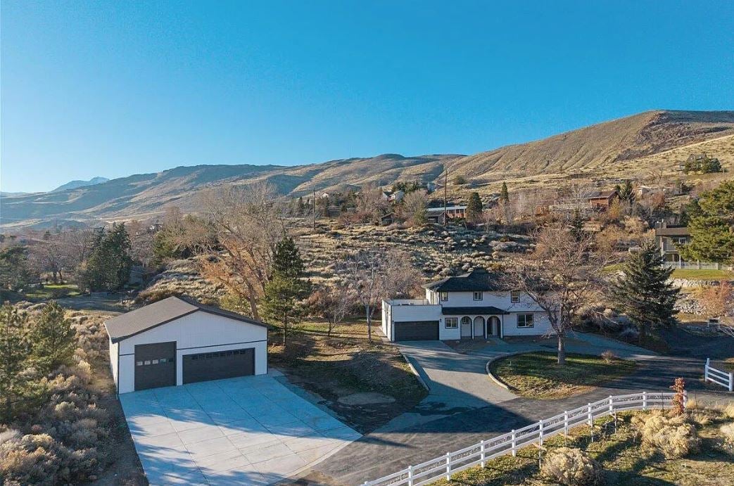 89511 Foothill Luxury