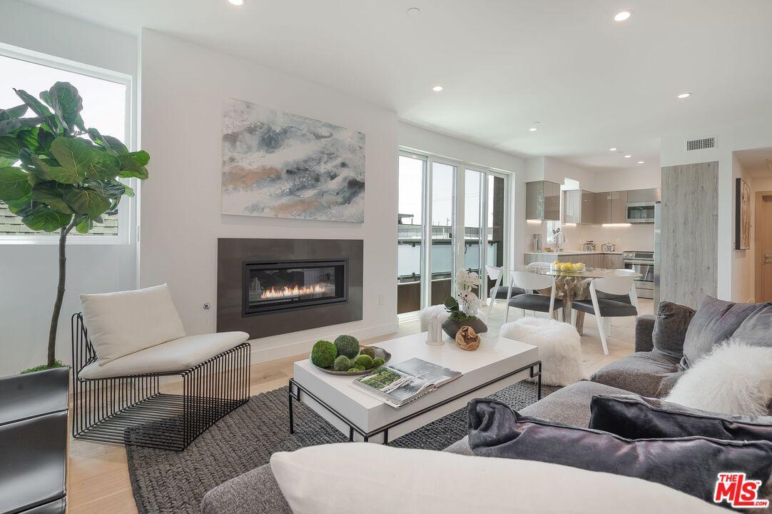 1367 N Alta Vista BLVD Unit: 304