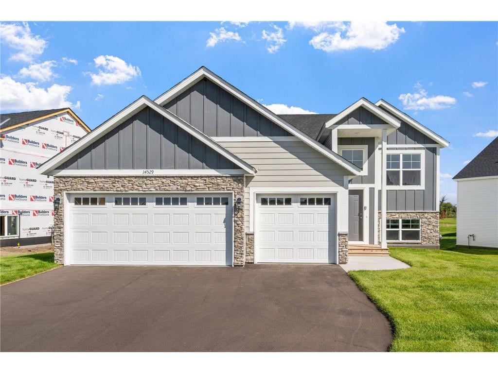 19826 Enfield Ave., Forest Lake, MN 55025