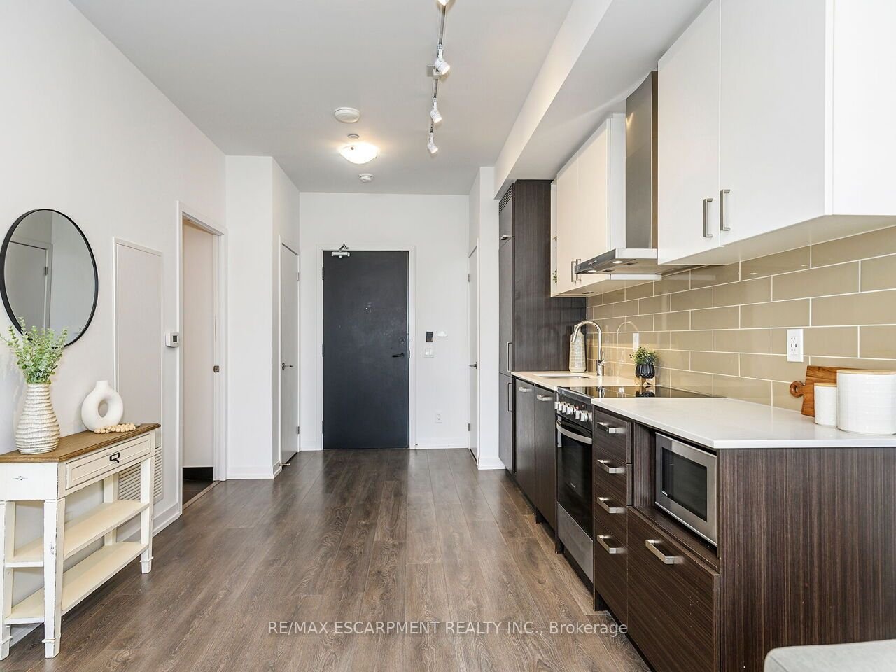 BEGINNER LUXURY IN MIDTOWN 