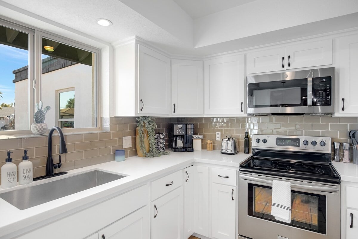 Huge Golf Course Home-Free Heated Pool/Theatre/Gym