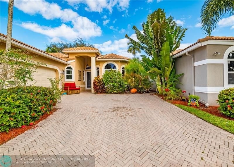 5135 Ventura Dr