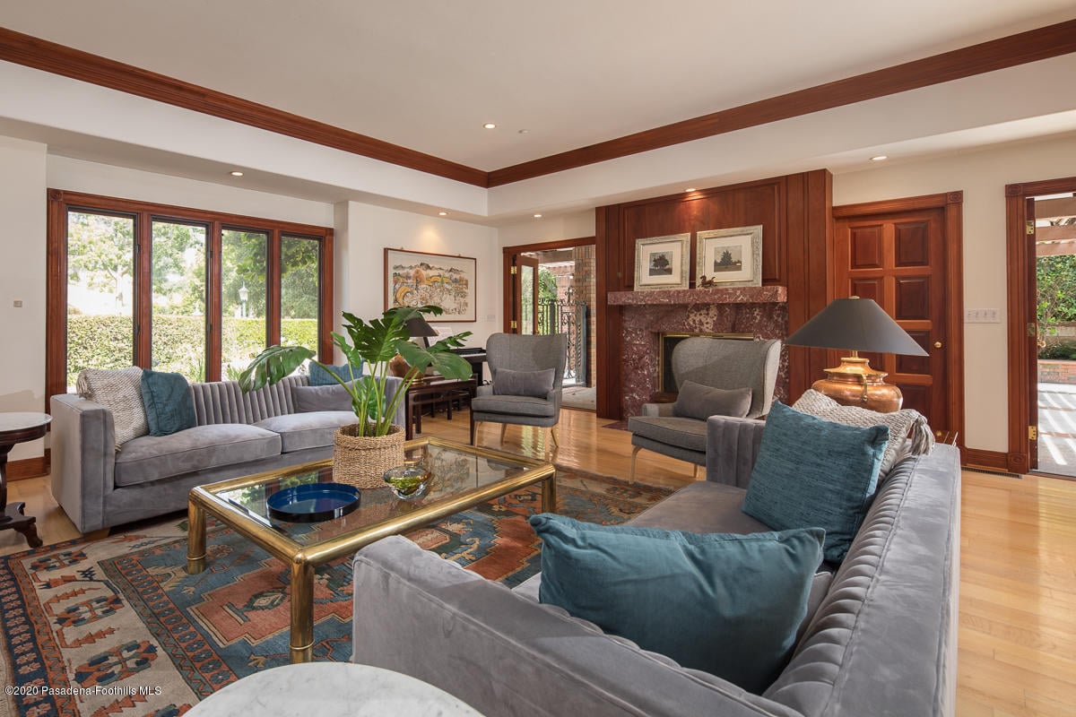 155 S San Rafael Ave