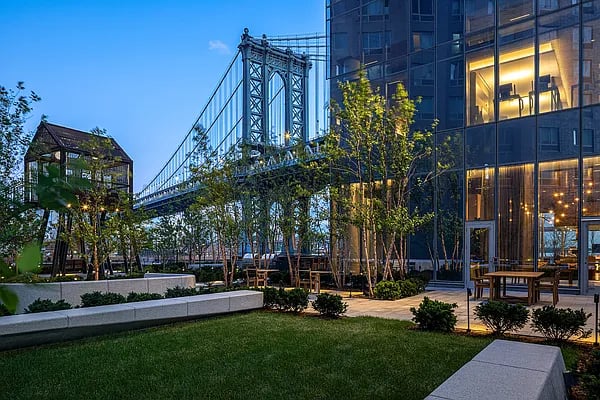 252 South Street Unit: 8J