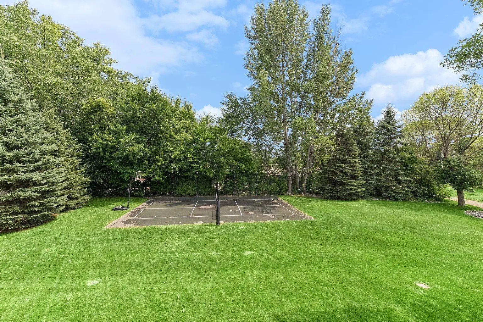 Stunning 2-Story in Springfield Community