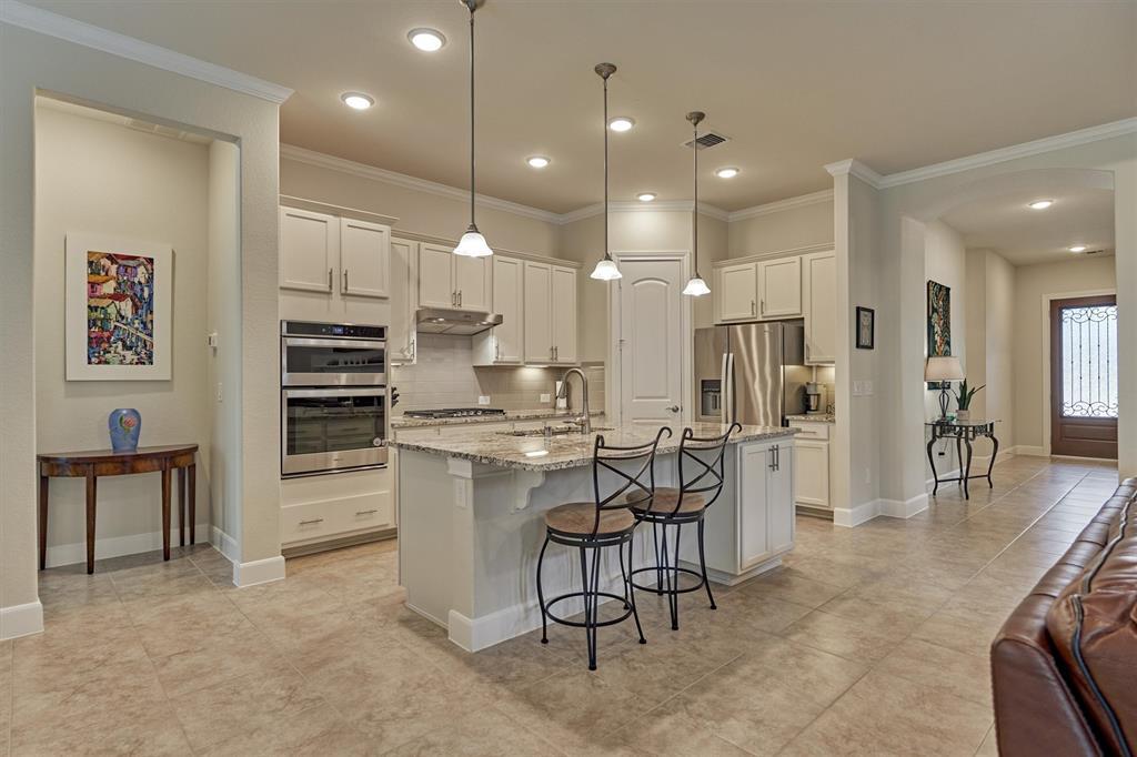 111 Dartmoor Ln