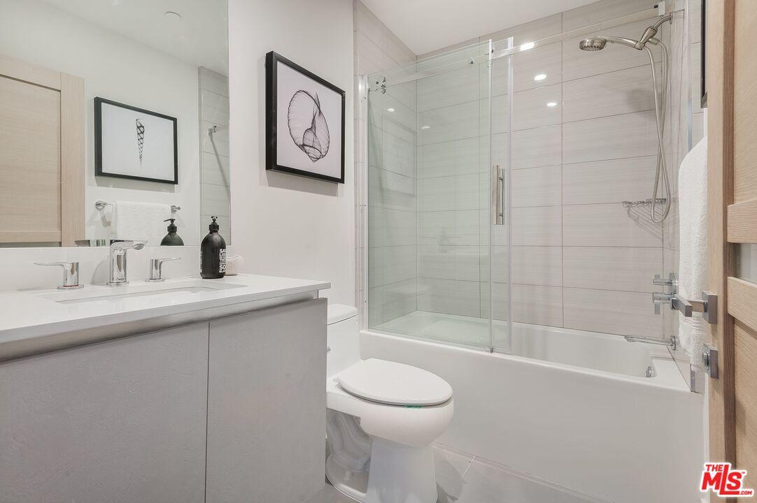 1367 N Alta Vista BLVD Unit: 304
