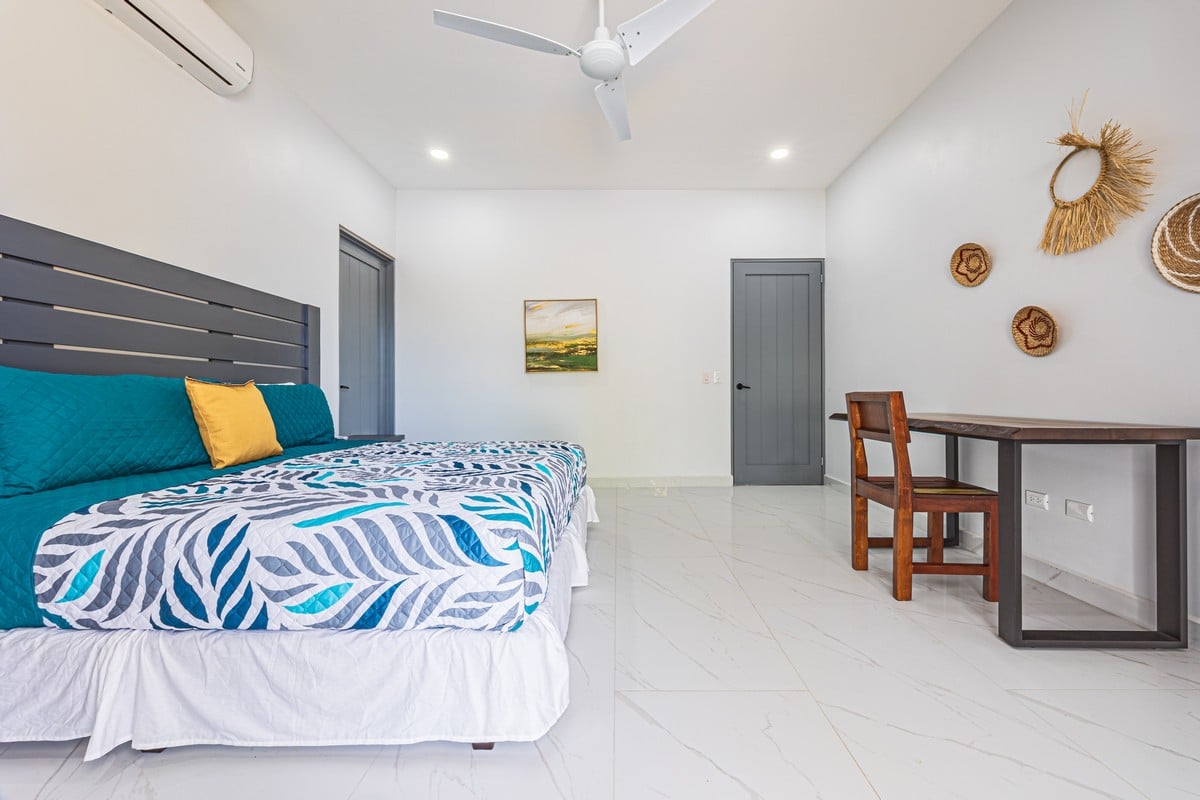 0.12 ACRES – 3 Bedrooms Newly Built Modern Home, With Pool & Privacy, Only 4min to the Beach!!!