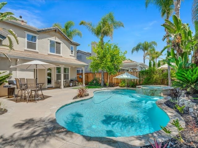 2335 Winchester Loop at LAKESHORE First Time On Market EVER