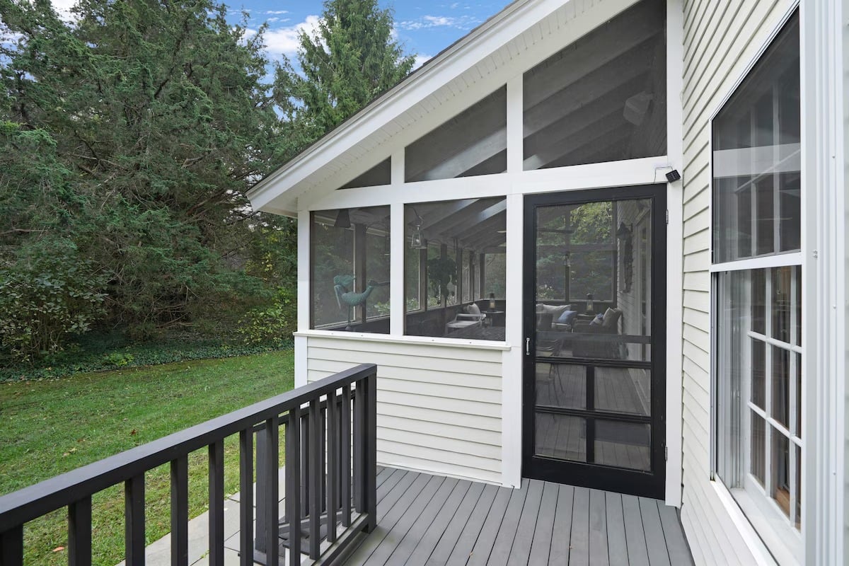 Renovated Oak Bluffs Retreat With Lagoon Access