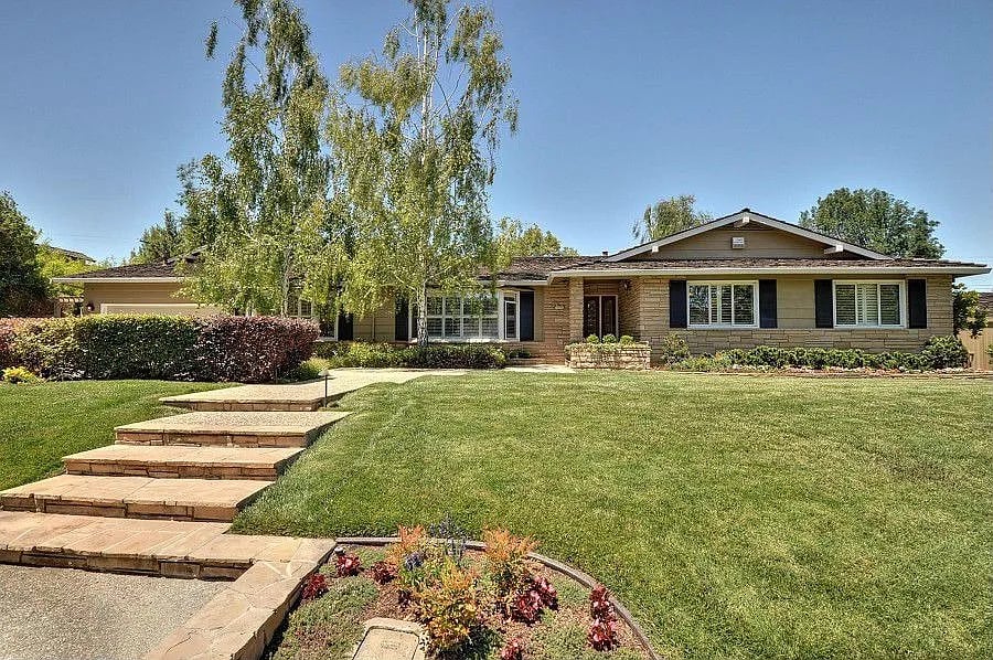 115 Longmeadow Dr