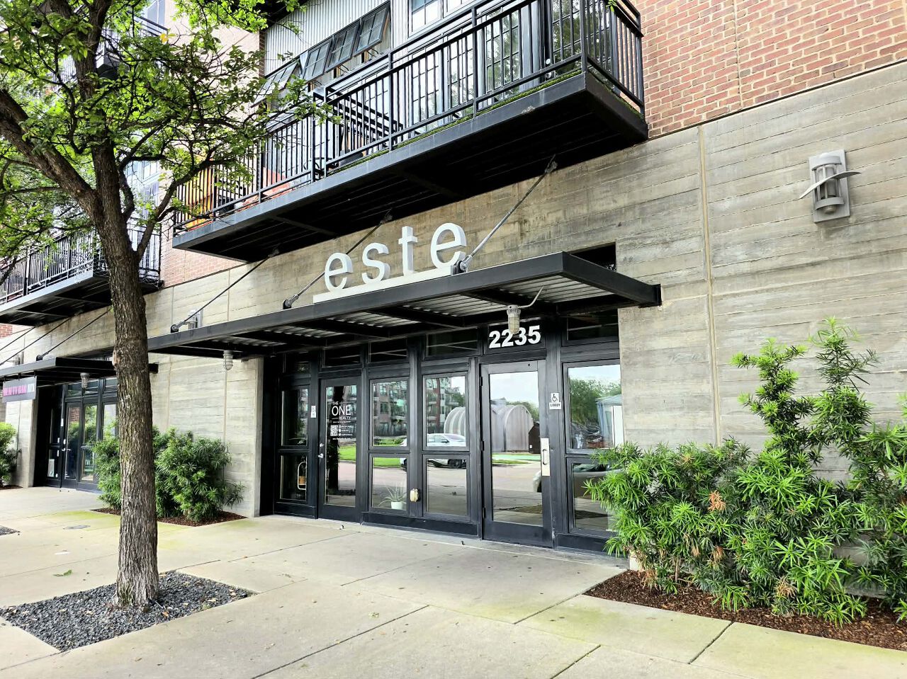 Este Condominium