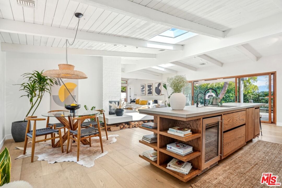 Sunset Crest Dr, 90046