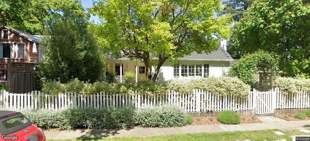 38 Oak Knoll Ave
