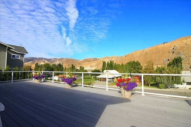 250 Lakefront Dr