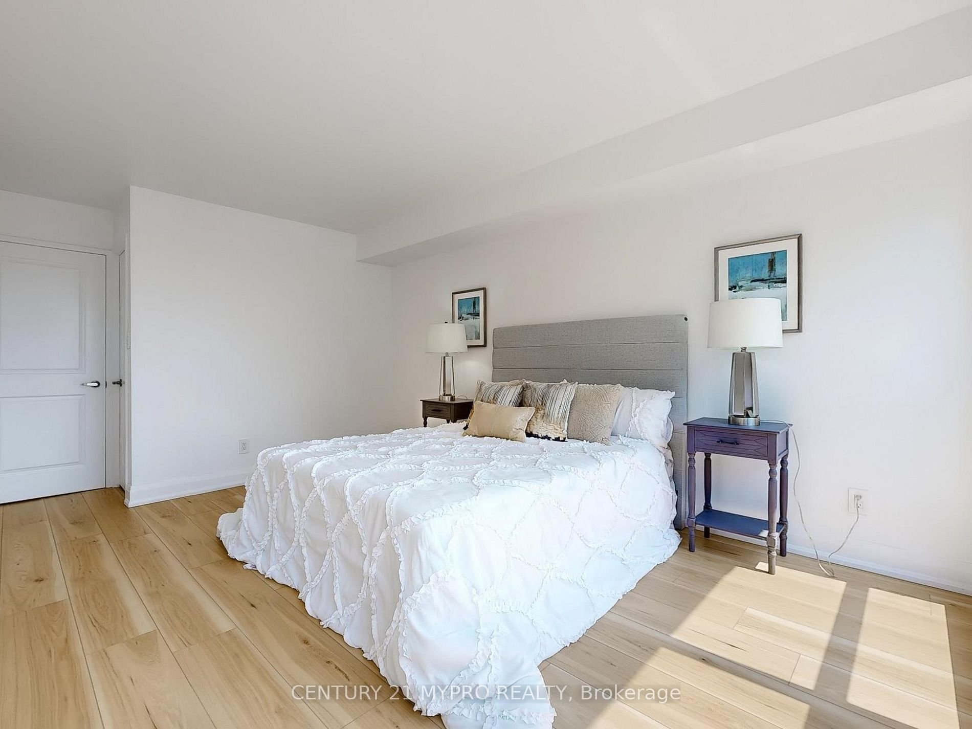 HOLLYWOOD PLAZA PENTHOUSE
