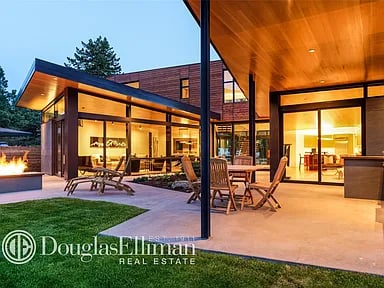 1330 Mountain View Dr