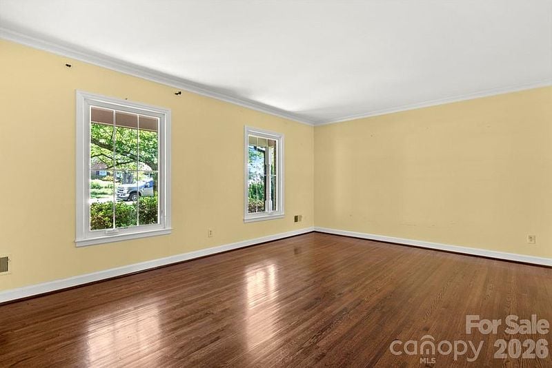 5335 Lansing Dr