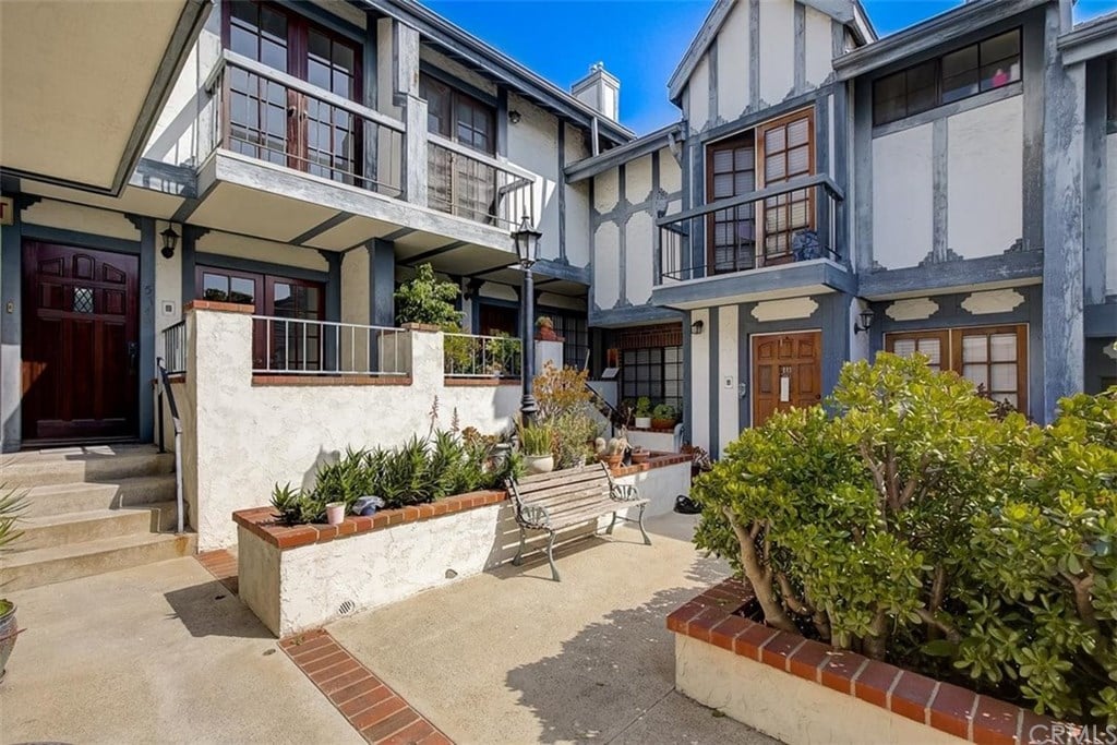 5743 Monte Vista St, Unit 6