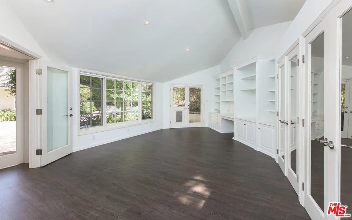 1142 San Ysidro Dr