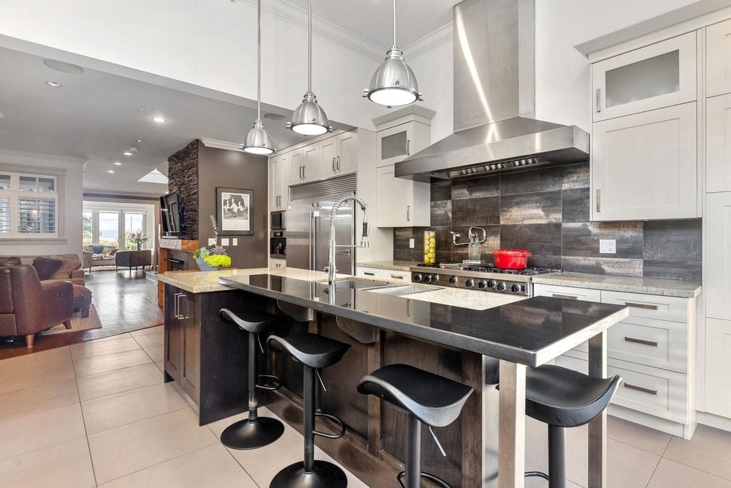 1251 Marine Dr
