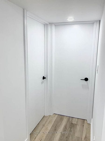 291 Brighton Ave Unit: Lower